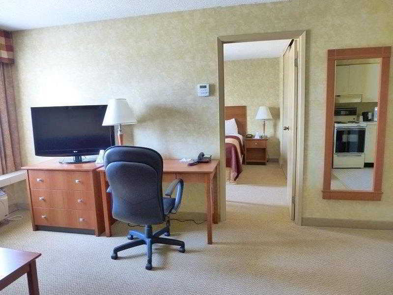 Best Western Plus Rose City Suites Уэлленд Номер фото